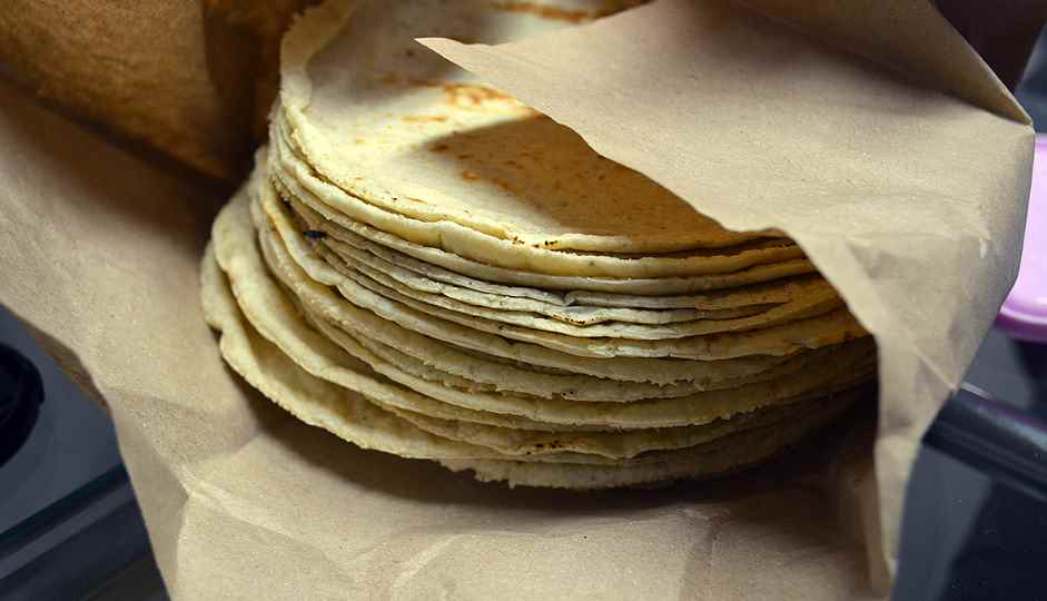 Pide AMLO a productores no aumentar el precio de la tortilla