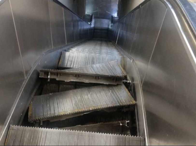 Se desprendan escaleras eléctricas en el Metro Chabacano, no hubo lesionados