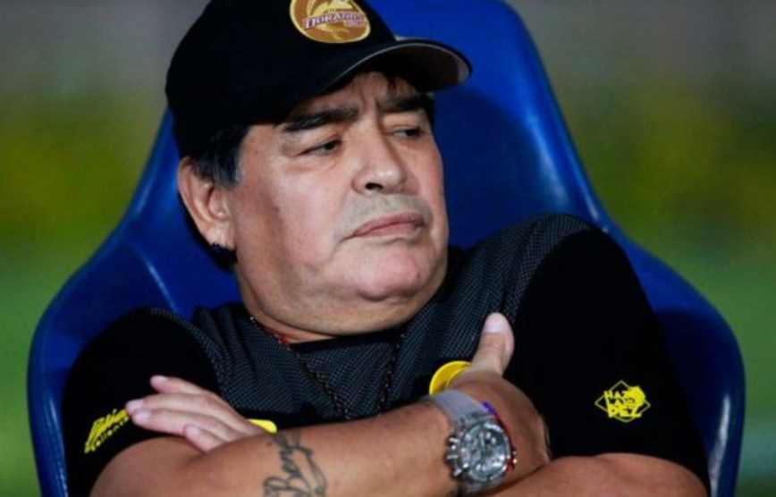 Maradona insulta a niños que le pedían autógrafos, por decirle ‘Diego’