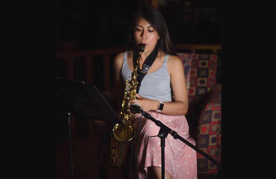 Saxofonista oaxaqueña continúan con recuperación y condena violencia contra mujeres