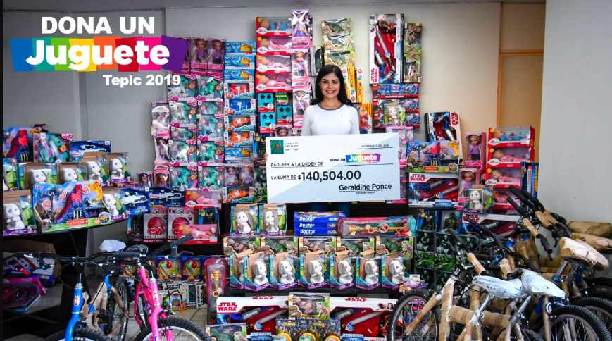 Geraldine Ponce dona su aguinaldo para comprar juguetes para niños en Nayarit