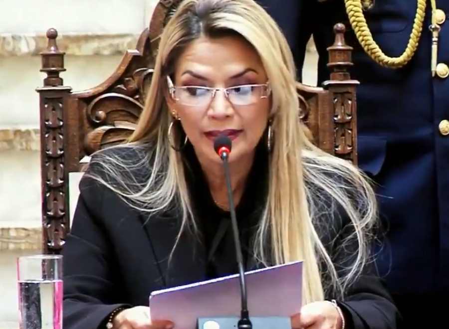 Presidenta interina de Bolivia expulsa a diplomáticos españoles y mexicanos