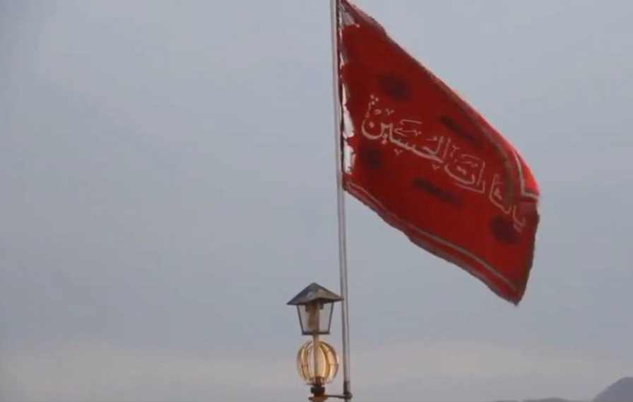 Por primera vez en la historia, Irán levanta una bandera roja en Mezquita; sugiere venganza