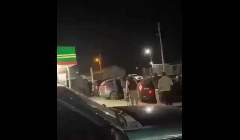 Sicarios de ‘Los Chapitos’ salen a la calle… ¡y hasta cargan gasolina en Sonora!