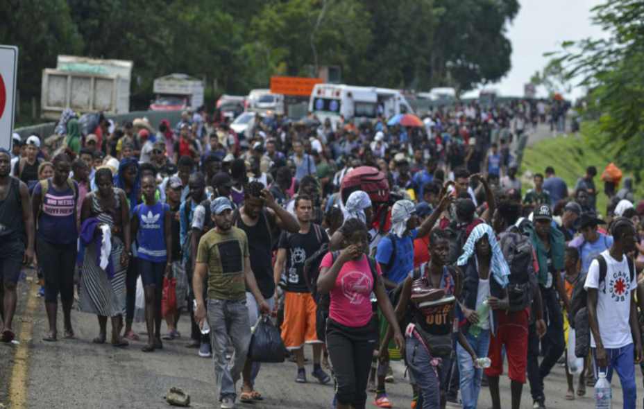 Migrantes amenazan con regresar; se unirán a nueva caravana