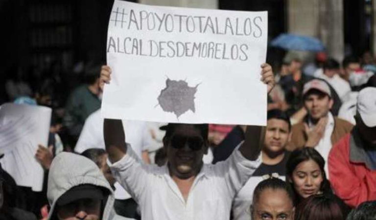 Alcaldes se manifiestan contra Cuauhtémoc Blanco por recursos