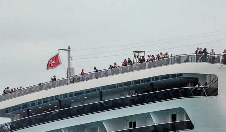 Desembarcan pasajeros del crucero Meraviglia tras descartarse coronavirus