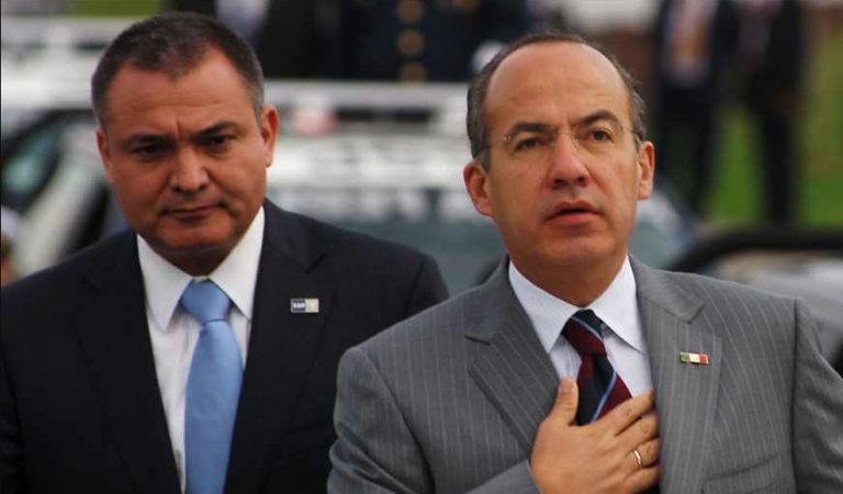 FGR investiga a Calderón por contratos para reclusorios de 300 mil millones de pesos