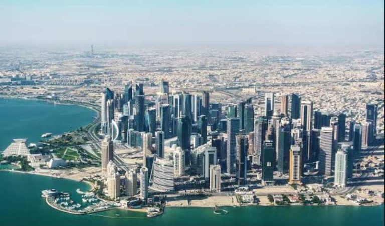 Qatar: el calor es tan extremo que instalan aires acondicionados al aire libre y planean nubes artificiales de lluvia