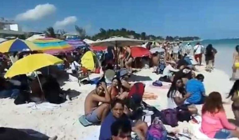 Realizan pícnic en playa Mamitas en protesta por agresiones a turistas