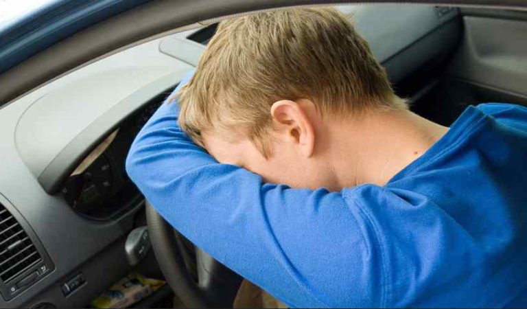 ¿Sabías que llorar dentro de un auto ayuda a quemar calorías?