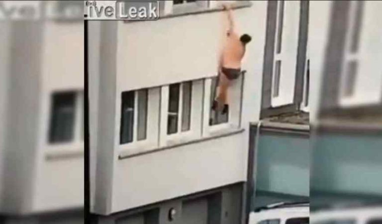 Hombre semidesnudo cae de edificio al intentar escapar del esposo de su amante (video)