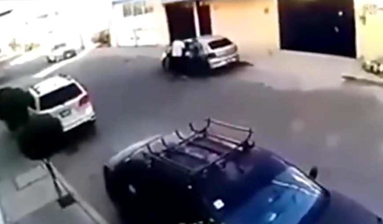Captan asalto en Tecamac, roban vehículo a una mujer | VIDEO