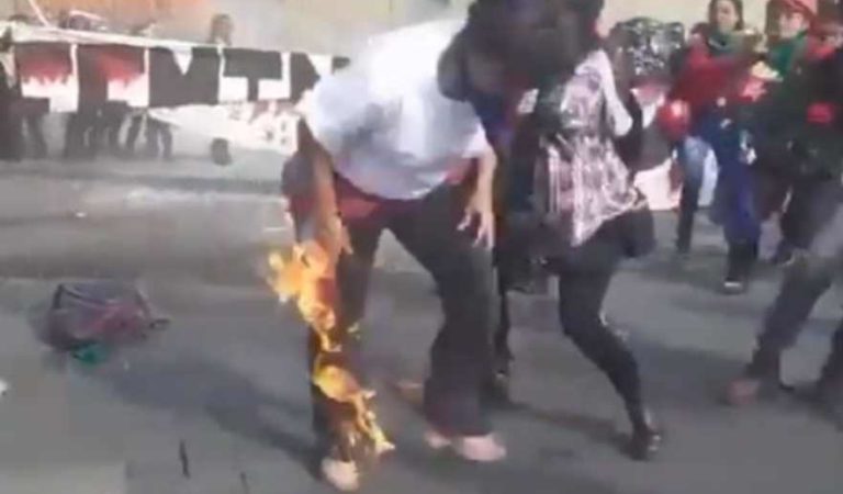 Fotógrafa quemada por bombas molotov en marcha feminista, presenta lesiones de segundo grado
