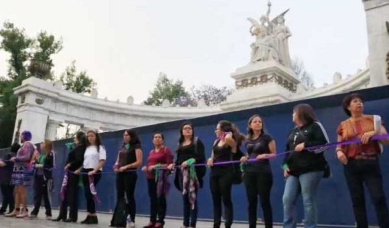 Hacen cadena feminista en Hemiciclo a Juárez previo a marcha del 8 de marzo