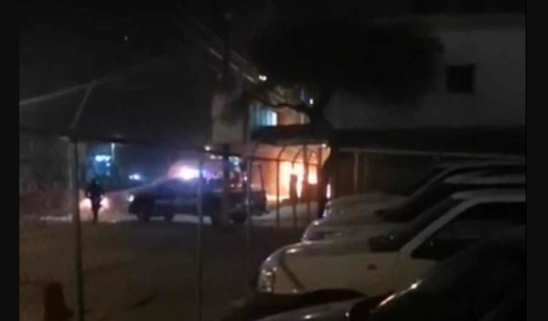 Incendian 4 autos y una taquería en Celaya; hay 2 muertos