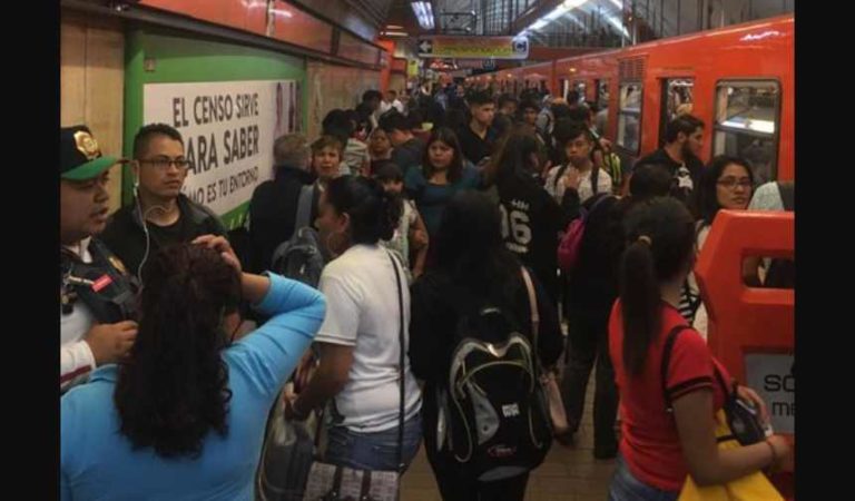 Metro: desalojan a usuarios tras fallas en la estación, San Pedro de los Pinos, Línea 7