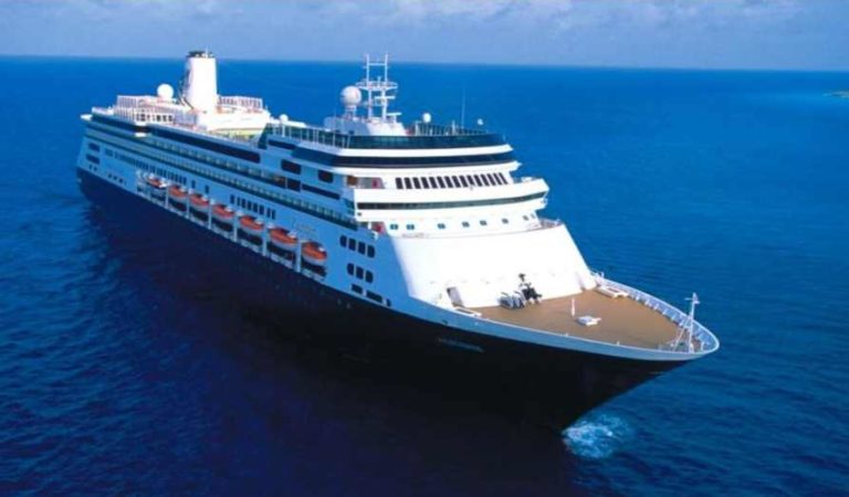 Mueren 4 pasajeros por COVID-19 en crucero varado en Panamá