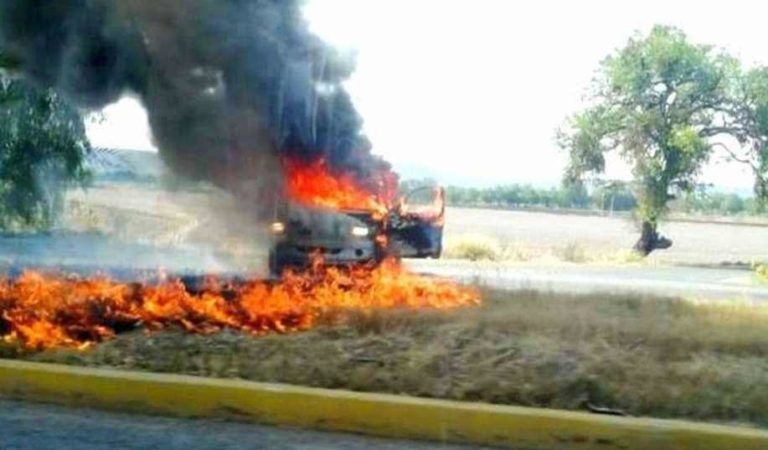 Narcobloqueos en Guanajuato: reportan autos incendiados