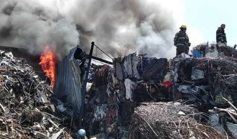 Se incendia recicladora en Tonalá, Jalisco
