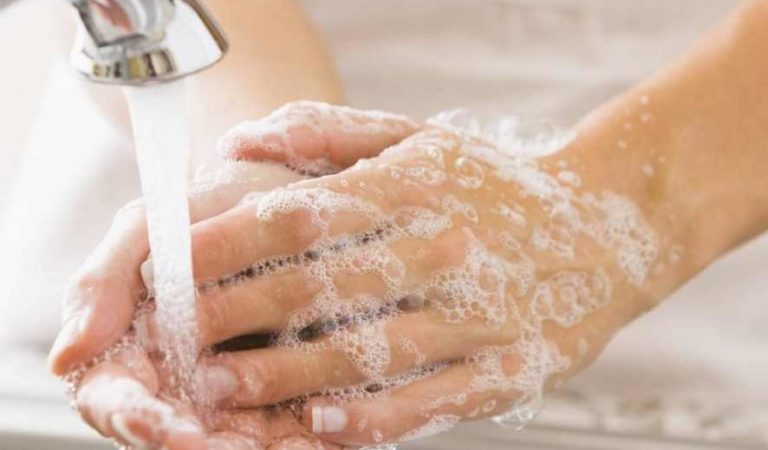 Tener manos limpias es más útil que tapabocas contra coronavirus: Sergio Gutiérrez