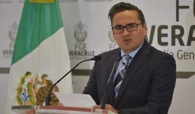Tras ordenes de aprehensión, Winckler es separado de su cargo como fiscal de Veracruz