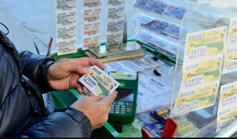 Hombre afortunado gana la lotería dos veces en un mismo día