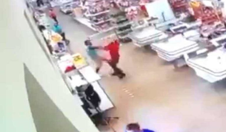 Cliente de tienda comercial golpea a trabajador por solicitarle uso de cubrebocas en Sonora | VIDEO