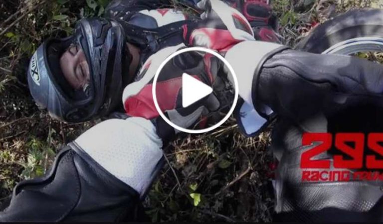 Motociclista cae a barranco tras perder el control; es sometido a dos cirugías | VIDEO