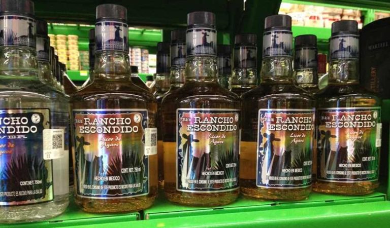 Mueren siete hombres y una mujer intoxicados por beber tequila Rancho Escondido