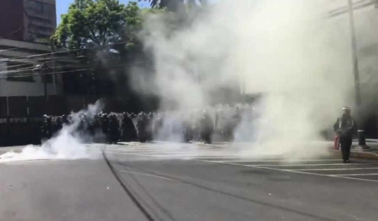 Encapuchados atacan Casa Jalisco de la Ciudad de México por asesinato de Giovanni (video)