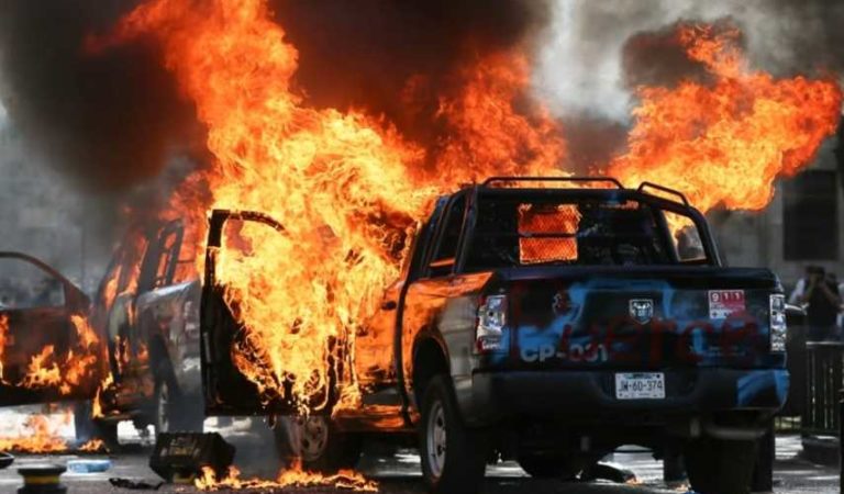 Caso Giovanni: manifestantes queman patrullas y vandalizan Palacio de Gobierno en Jalisco|VIDEOS