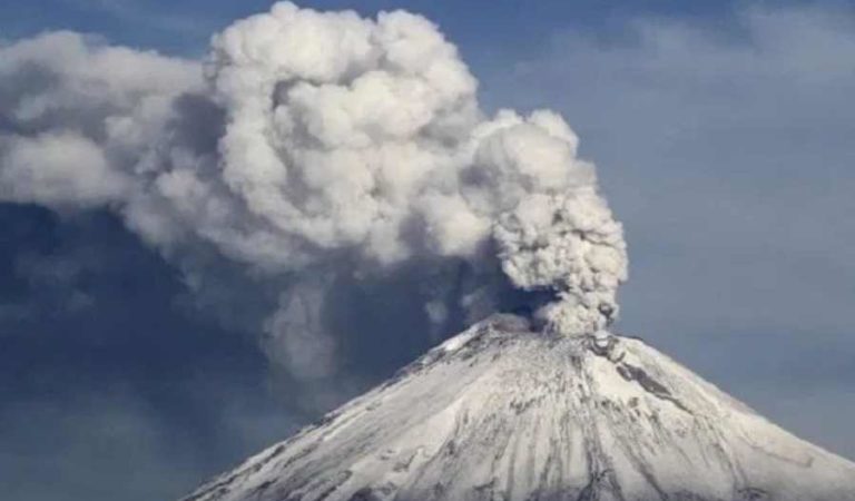 Alertan por caída de ceniza en CDMX tras explosión del Popocatépetl