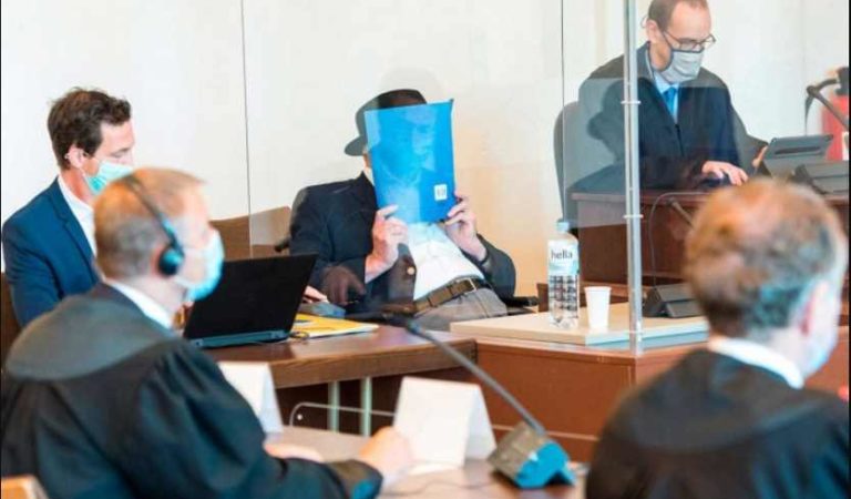 Condenan a 2 años de prisión en suspenso a ex guardia nazi por 5,232 asesinatos