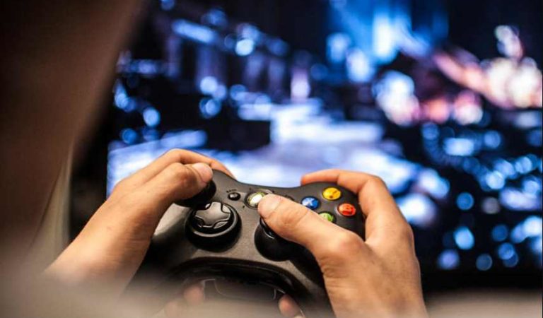 Joven sufre derrame cerebral por jugar videojuegos más de 20 horas diarias
