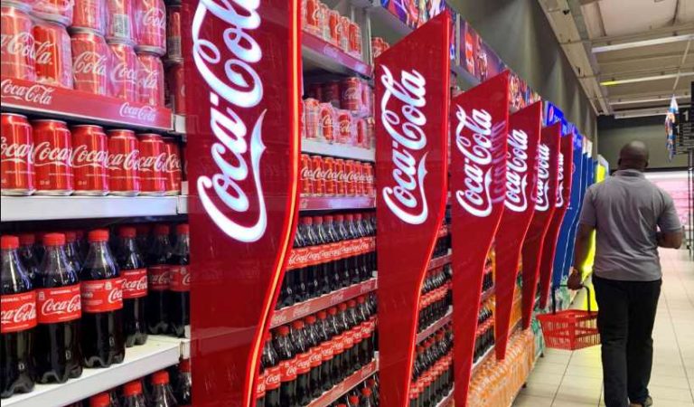 Mexicanos ya dejan de tomar Coca Cola; vendió 10 millones de cajas menos durante pandemia