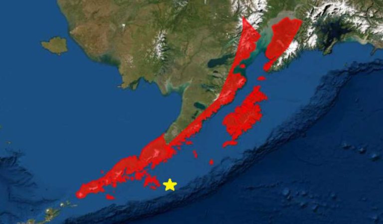 Fuerte sismo de 7. 8 grados sacude Alaska; hay alerta de tsunami | VIDEO