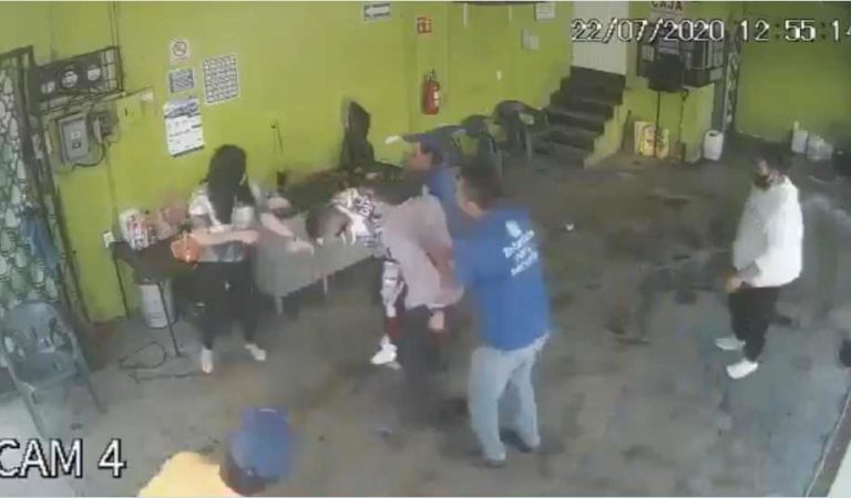 Ladrón asalta en puesto de quesadillas y lo tunden ‘ hasta para llevar’ | VIDEO