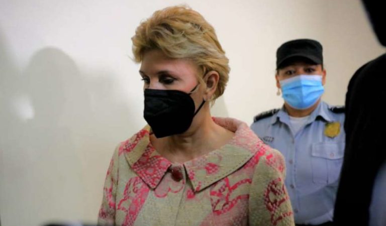 Ex primera dama de El Salvador es condenada a 10 años de prisión por lavado de dinero